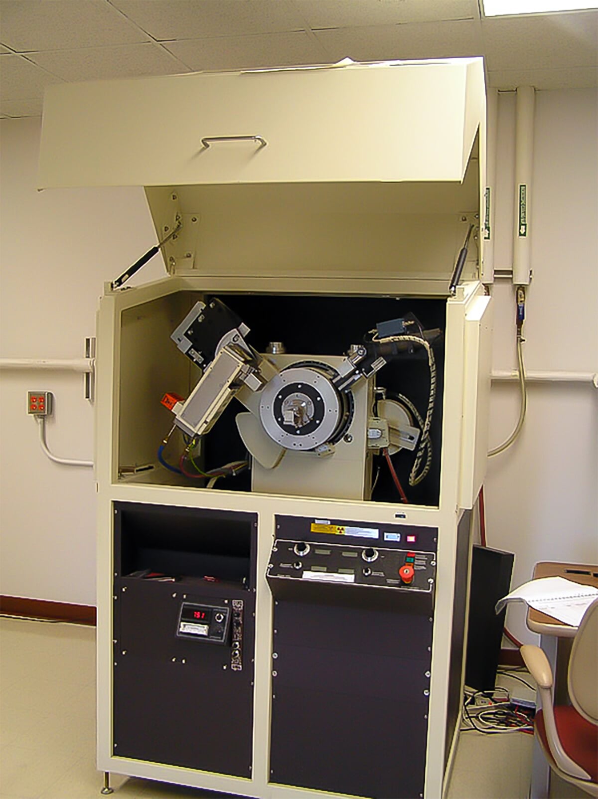 A close up of the XRD powder instrument.