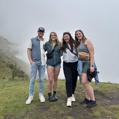 Students Sangoloqui, Ecuador for an alternative spring break