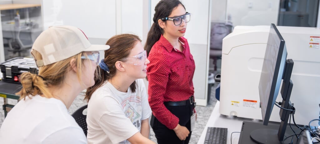 students working in lab