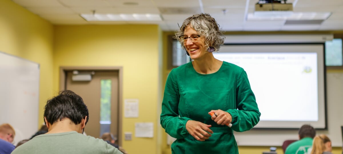 Assistant teaching professor Estela Mira-Barreda in a Spanish class.