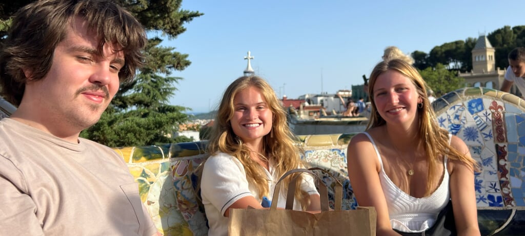 Three Spanish study abroad students at Park Güell in Barcelona.