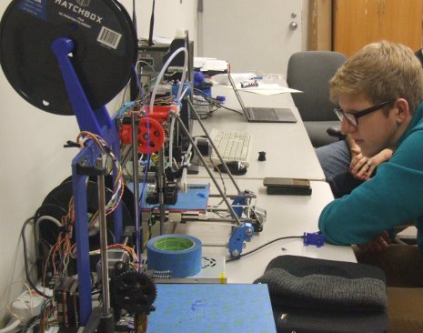 Open Source Hardware Enterprise team member Ian Peoples demos the 3-D printing process. 