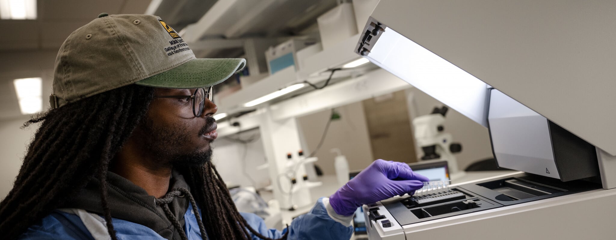 Student working in the Genomic Sequencing Lab
