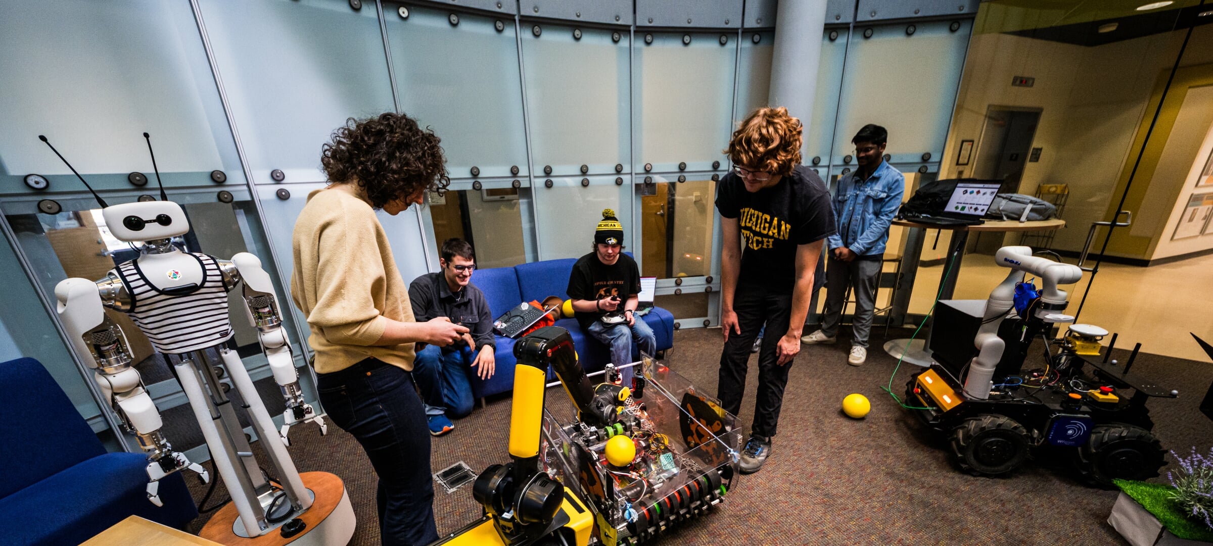 Students looking at a different MTU robots and controling them.