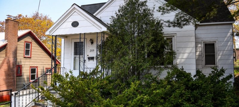 The front of the Hagen House.